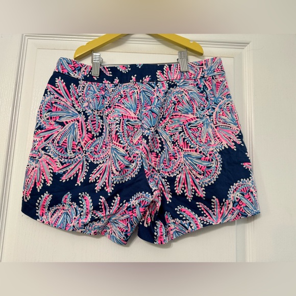 Size 2 Lilly Pulitzer shorts - Picture 3 of 5